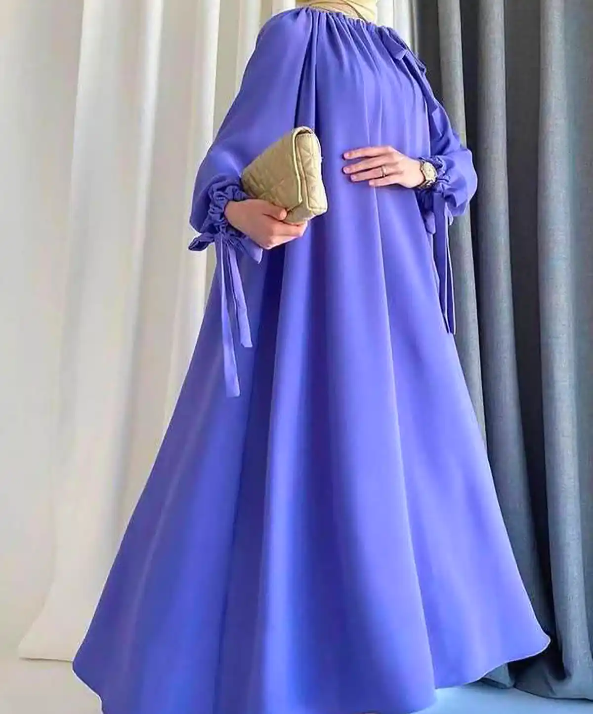 پیراهن ساده و بلند زنانه