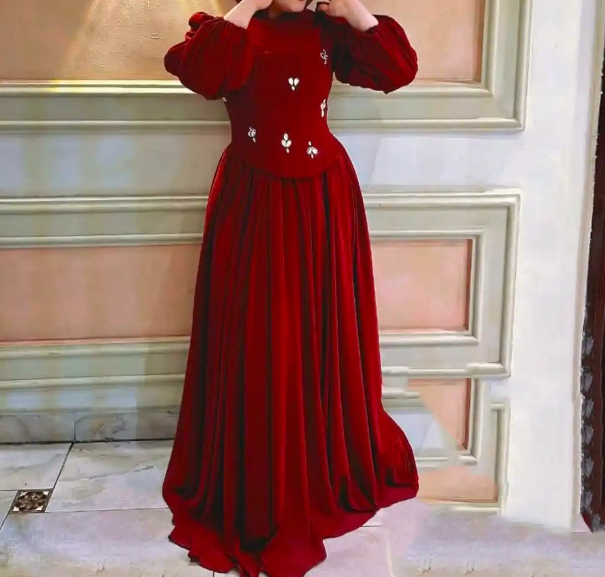 پیراهن ساده و بلند زنانه