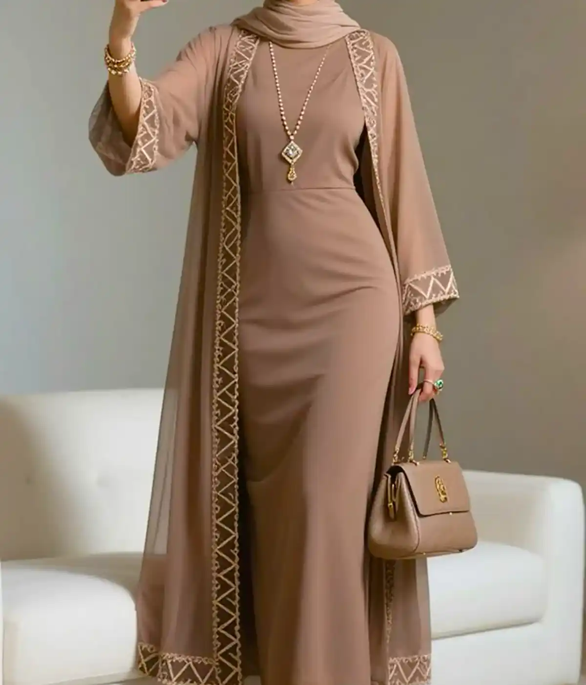 پیراهن ساده و بلند زنانه