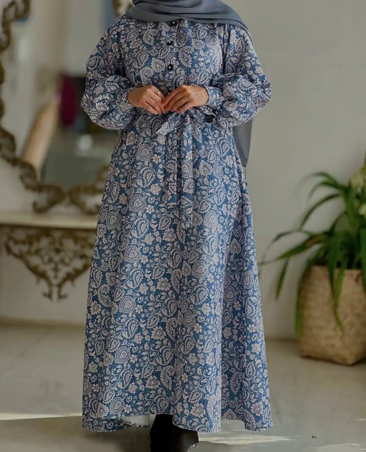 پیراهن ساده و بلند زنانه