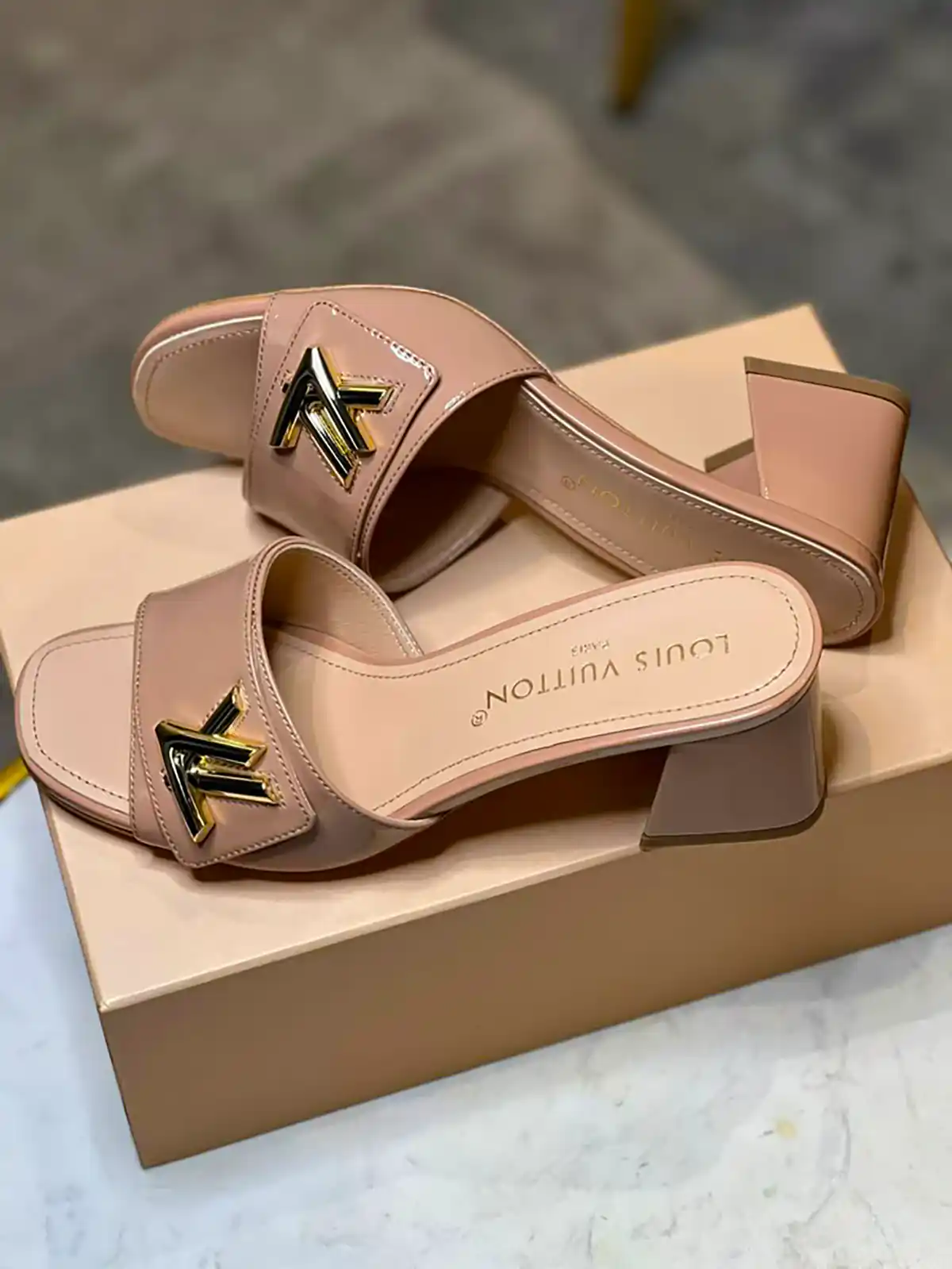 صندل پاشنه دار زیبا