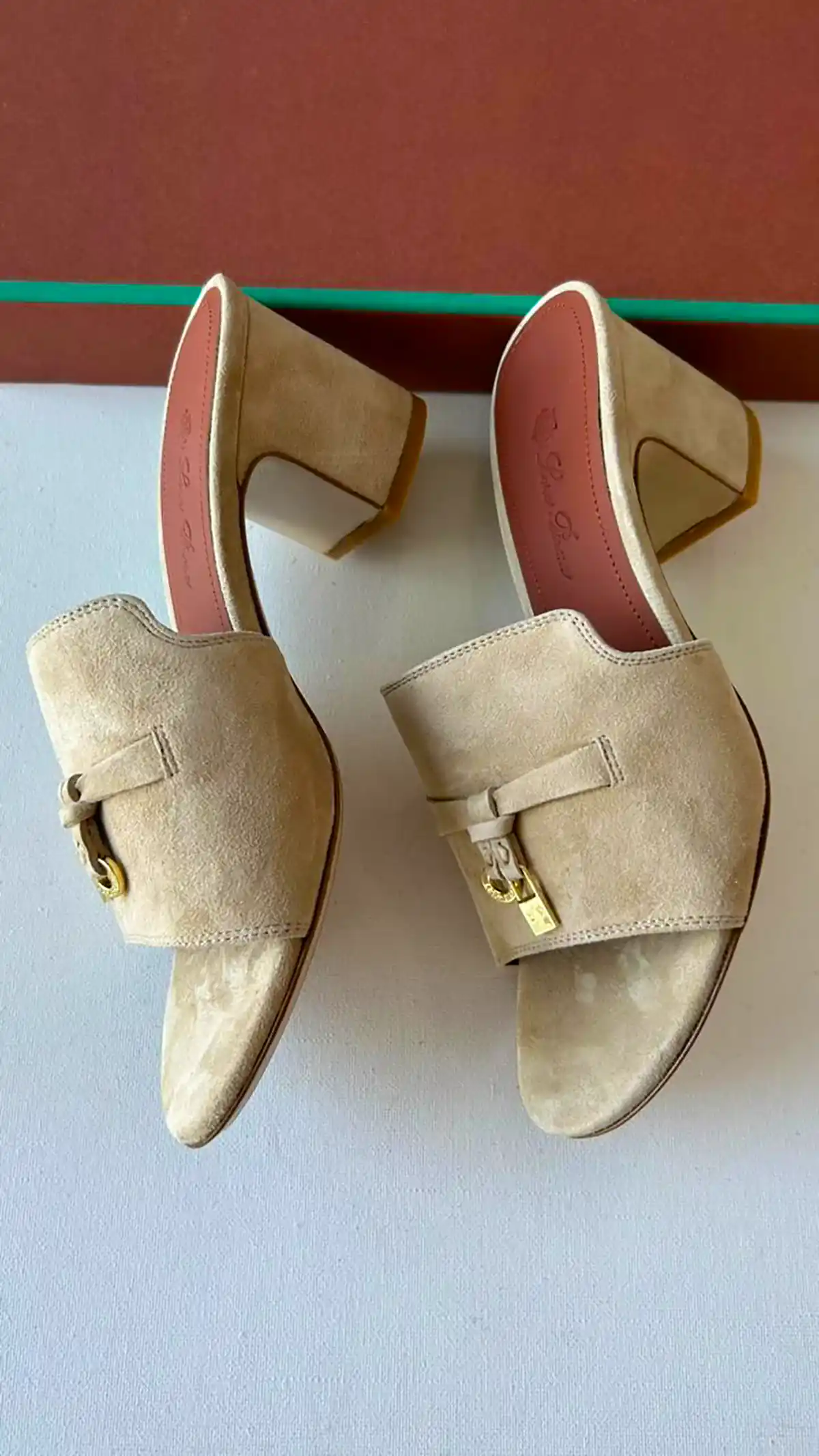 صندل پاشنه دار زیبا