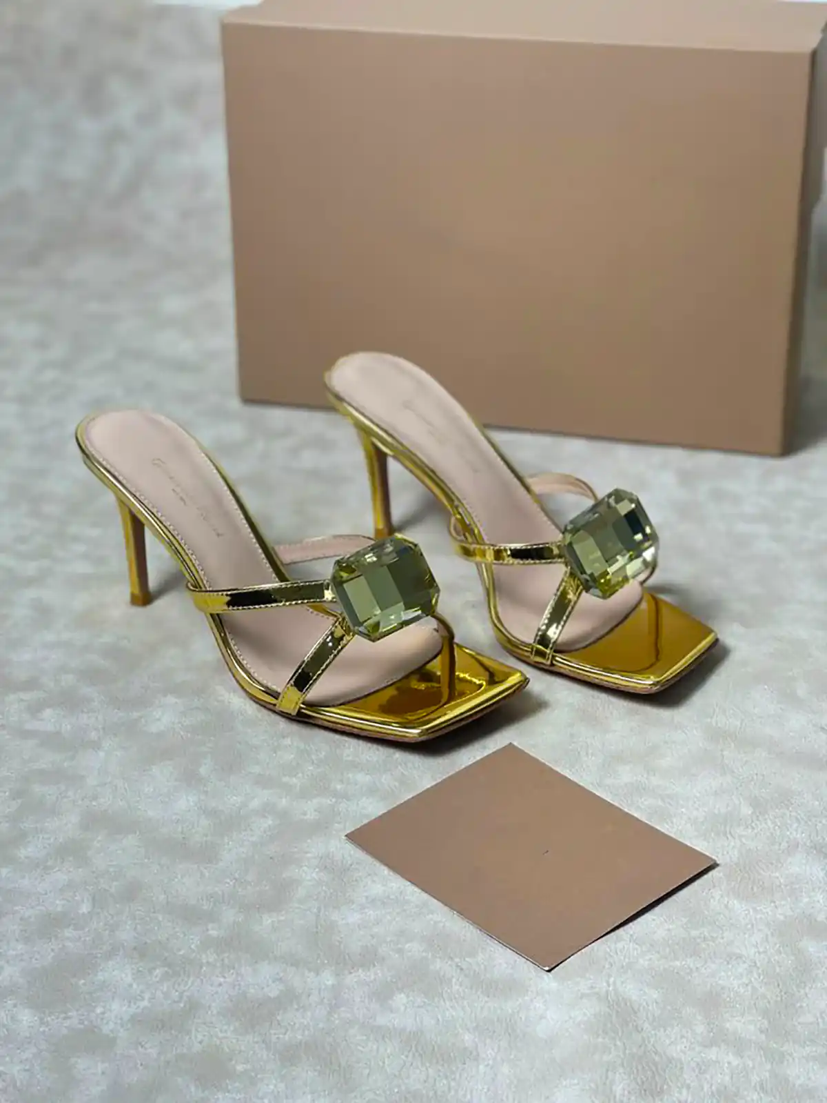 صندل پاشنه دار زیبا