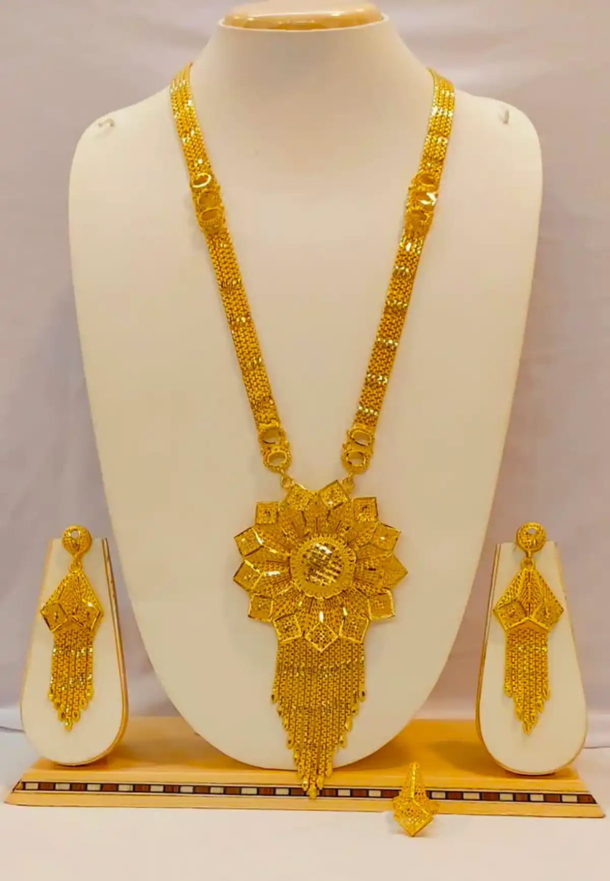 سرویس طلا نمادار هندی