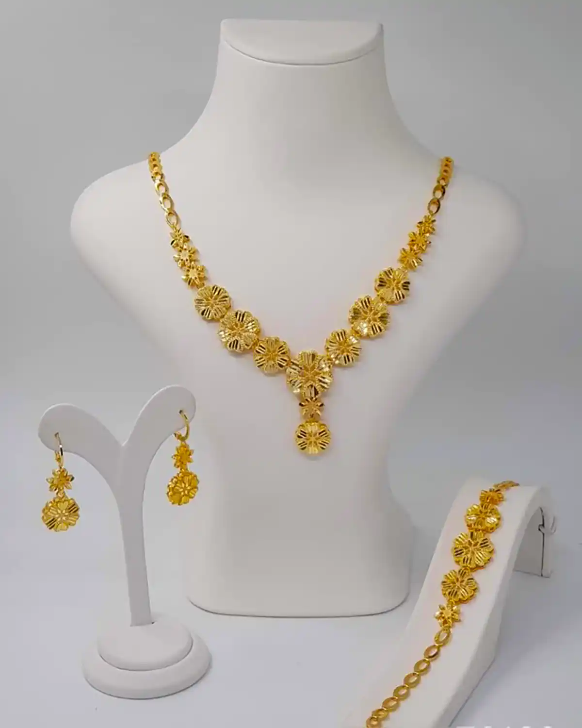 سرویس طلا زنانه زیبا و جذاب