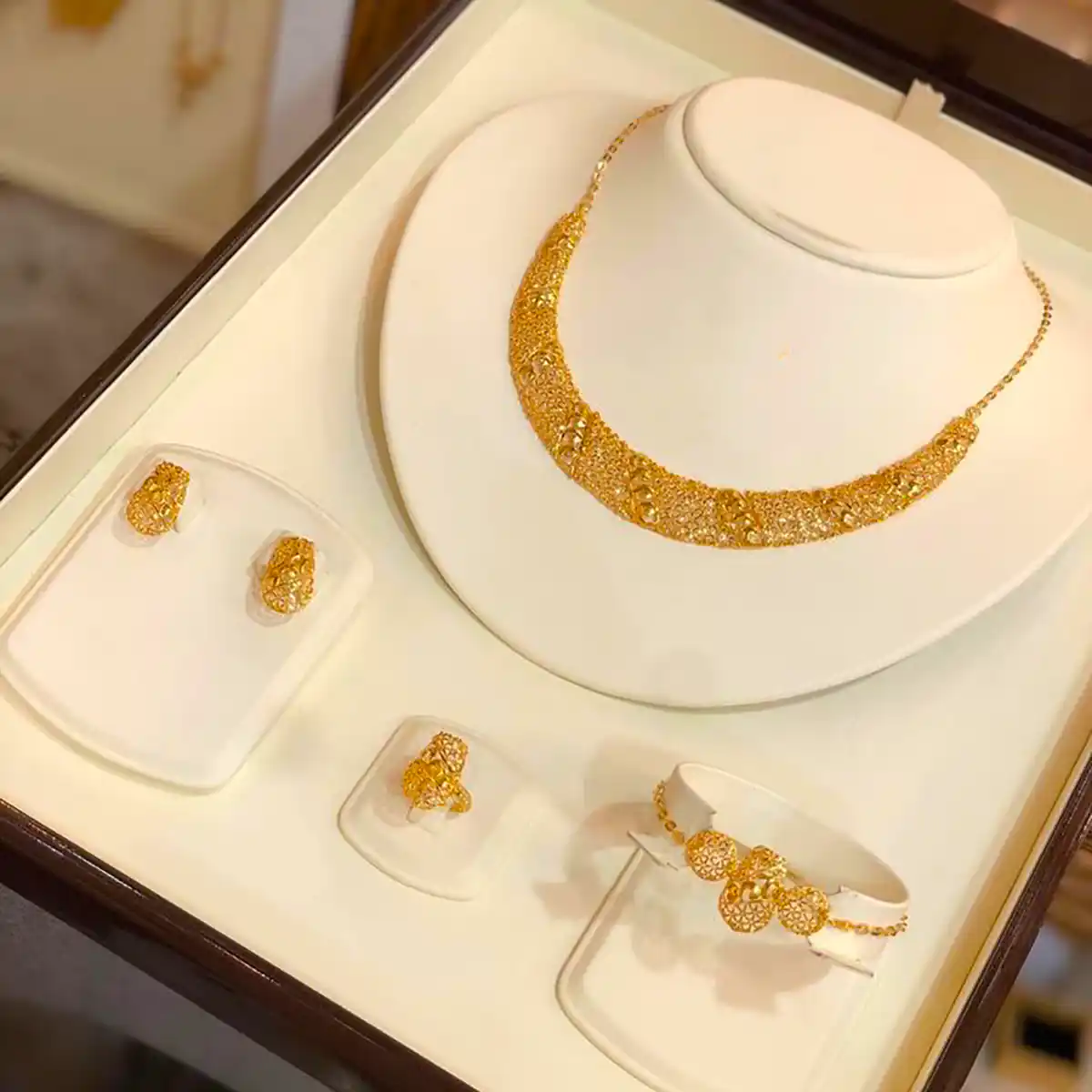 سرویس طلا زنانه زیبا و جذاب