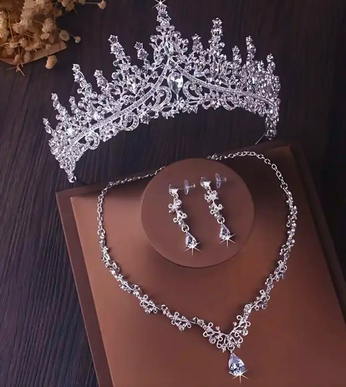 تاج و جواهرات شیک عروس