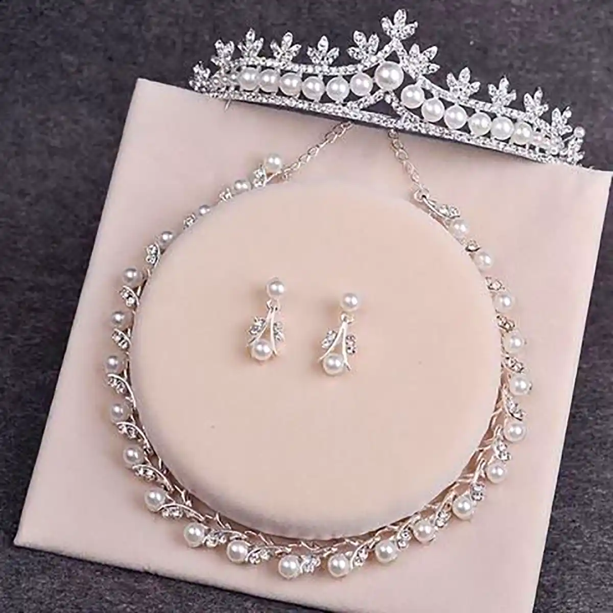 تاج و جواهرات شیک عروس