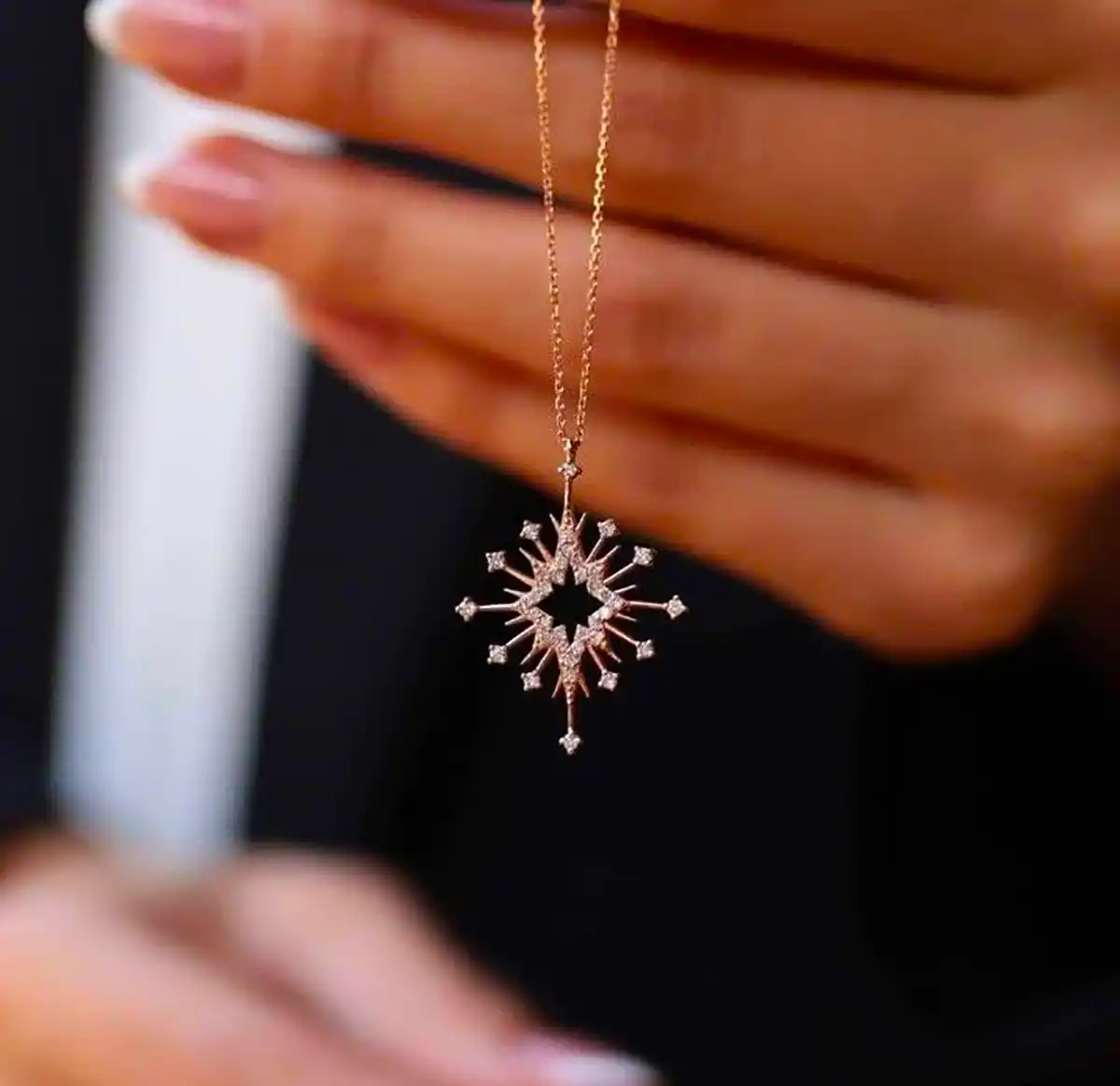 تو گردنی طلا جذاب و شیک