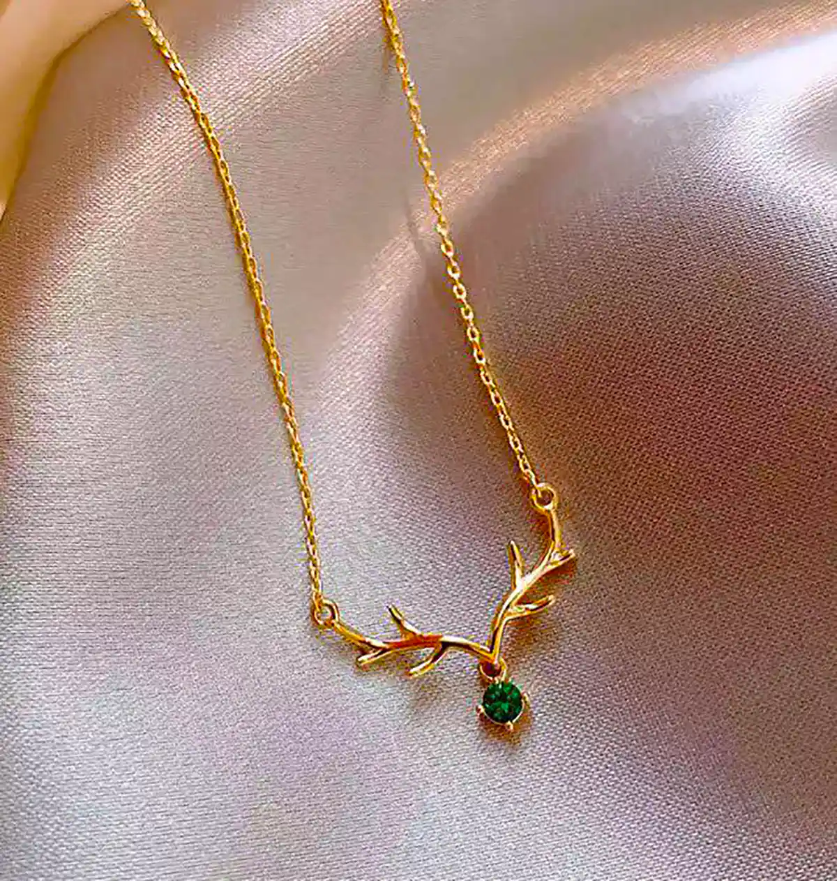 تو گردنی طلا جذاب و شیک