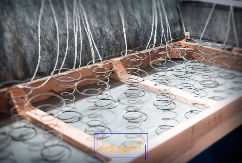 مبل نیمه ساخته شده در مراحل 
آخر