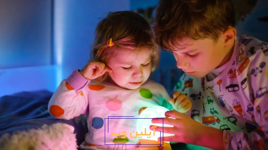 آموزش استفاده از چراغ روشنایی به کودک برای لحظات بی‌برق